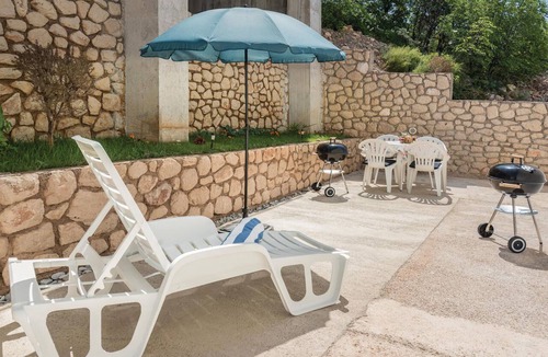 Vratarusa Apartment | Stunning apartment in Senj with WiFi