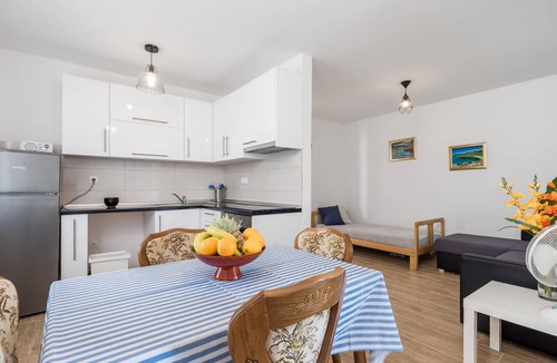 Vlasici Apartment | Stunning apartment in Vlasici with WiFi