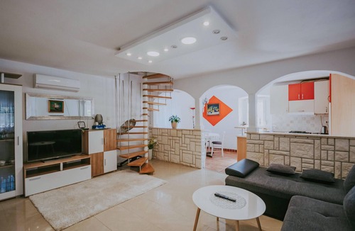 Buje House | Stunning home in Brtonigla