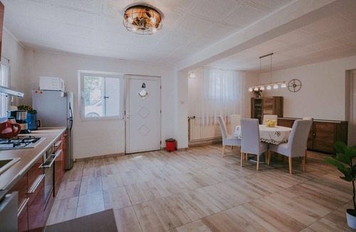 Buje House | Stunning home in Brtonigla