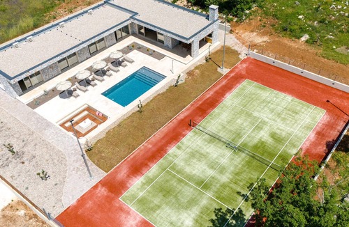 Dicmo House | Stunning home in Dicmo