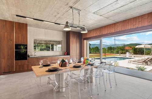 Dicmo House | Stunning home in Dicmo
