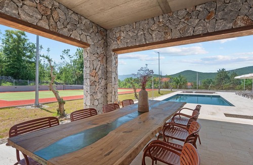 Dicmo House | Stunning home in Dicmo