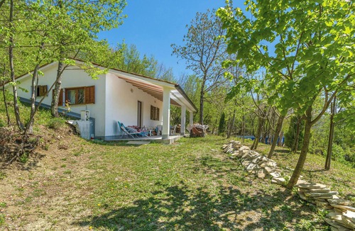 Dolenja Vas House | Stunning home in Dolenja Vas with WiFi