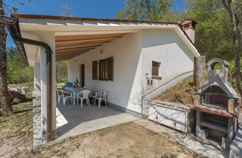 Dolenja Vas House | Stunning home in Dolenja Vas with WiFi