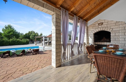 Bristane House | Stunning home in Drinovci with sauna