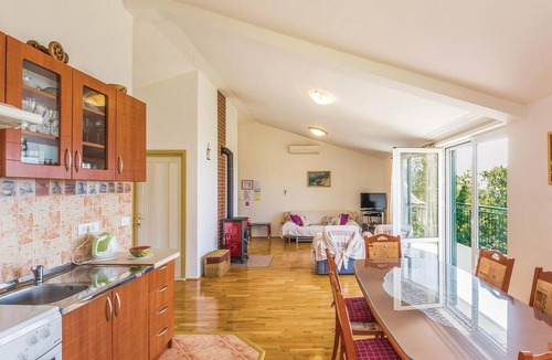 Tucepi House | Stunning home in Gornje Tucepi with WiFi