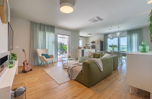 Grabri House | Stunning home in Hum with sauna