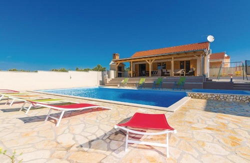 Kakma House | Stunning Home In Kakma With Jacuzzi, Wifi And Outdoor Swimming Pool