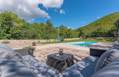 Cove Parja House | Stunning home in Knin