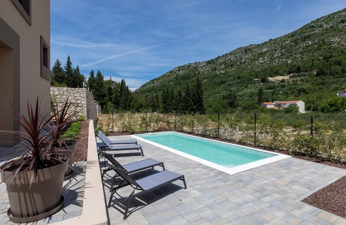 Kremena House | Stunning home in Kremena