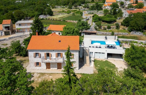 Central Dalmatia House | Stunning home in Krstatice