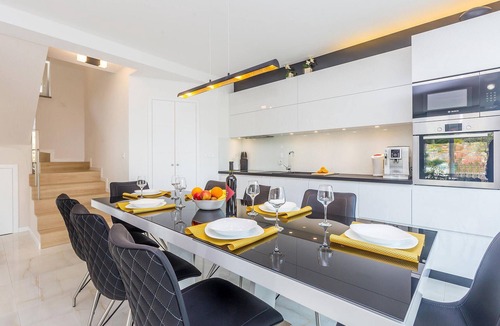 Malinska House | Stunning home in Malinska with sauna