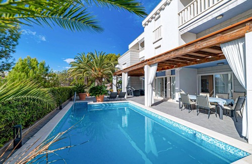 Okrug Gornji House | Stunning home in Okrug Gornji