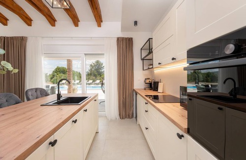 Pridraga House | Stunning home in Pridraga