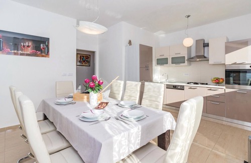Valdebek House | Stunning home in Pula
