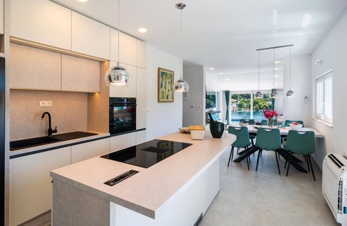 Rogac House | Stunning home in Rogac with house sea view