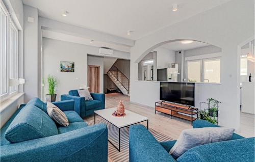 Janjina House | Stunning Home In Sreser