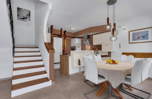 Sutivan House | Stunning home in Sutivan
