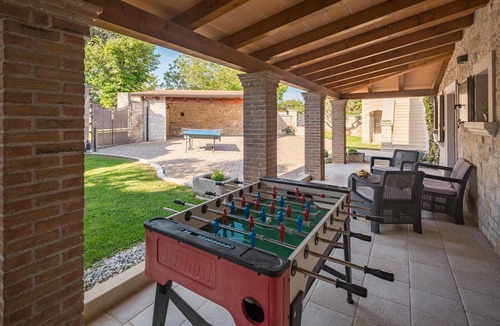 Tinjan House | Stunning home in Tinjan