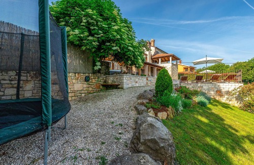 Tinjan House | Stunning home in Tinjan