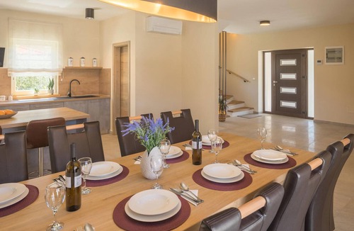 Murine House | Stunning home in Umag with WiFi