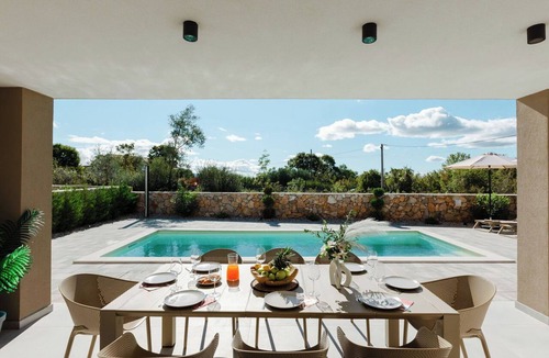 Kras Villa | Stunning private villa with A/C, WIFI, private pool, TV, terrace, pets allowed and panoramic view