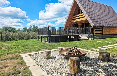 Lovinac House | Stunning private villa for 4 people with WIFI, A/C, hot tub, TV and terrace