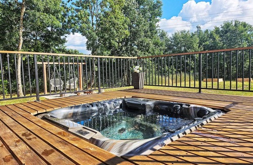 Lovinac House | Stunning private villa for 4 people with WIFI, A/C, hot tub, TV and terrace