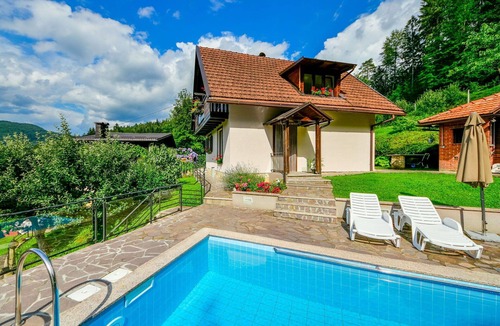 Skrad House | Stunning private villa for 6 guests with A/C, WIFI, private pool, TV, terrace and panoramic view