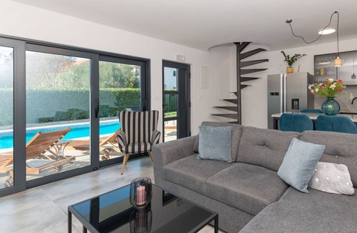 Donji Prolozac House | Stunning private villa for 9 people with private pool, WIFI, A/C, TV, terrace and panoramic view