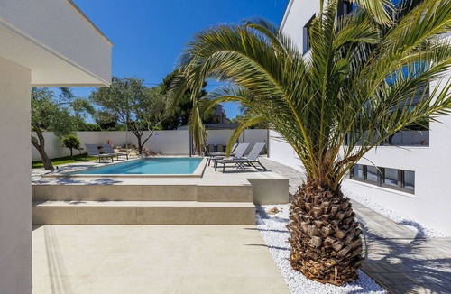Premantura Villa | Stunning private villa for 10 guests with private pool, A/C, WIFI, TV, patio and pets allowed