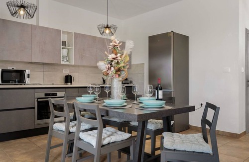 Viskovici House | Stunning private villa for 6 people with WIFI, A/C, private pool, TV and terrace