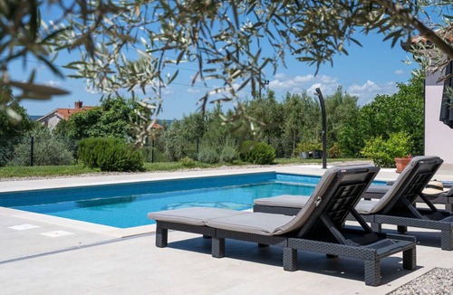 Viskovici House | Stunning private villa for 6 people with WIFI, A/C, private pool, TV and terrace