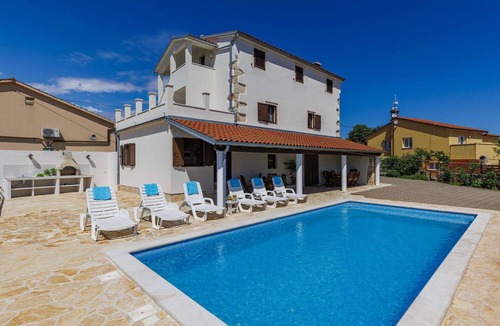 Jadreski House | Stunning private villa for 6 people with WIFI, A/C, private pool, TV, terrace and pets allowed