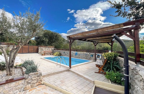 Krusevo House | Stunning private villa for 4 people with WIFI, private pool, A/C, TV and patio