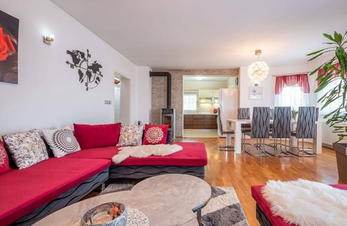 Krizevci House | Stunning private villa for 7 people with private pool, WIFI, A/C, TV, terrace and panoramic view