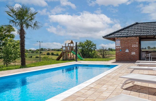 Krizevci House | Stunning private villa for 7 people with private pool, WIFI, A/C, TV, terrace and panoramic view