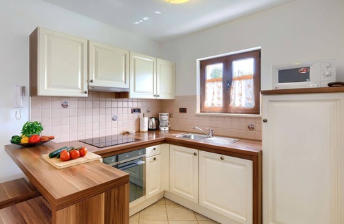 Vosteni Villa | Stunning private villa for 8 people with WIFI, A/C, private pool, hot tub, TV and patio