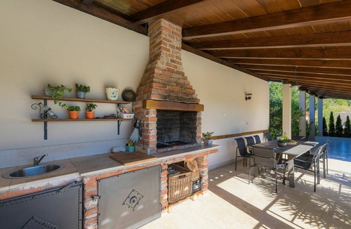 Cabrunici Villa | Stunning private villa for 8 guests with WIFI, private pool, A/C, TV, terrace and pets allowed