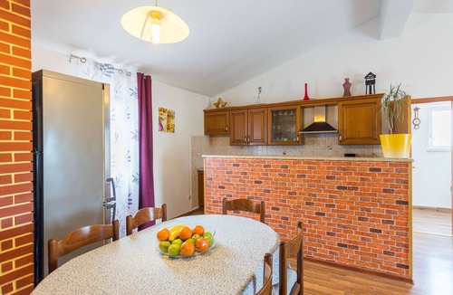 Medvidici House | Stunning private villa for 6 guests with A/C, WIFI, private pool, TV and terrace