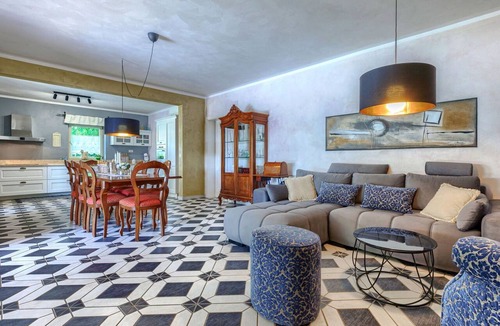 Sumber House | Stunning private villa for 10 guests with A/C, WIFI, private pool, TV, terrace and pets allowed