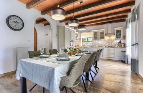 Vosteni Villa | Stunning private villa for 8 people with private pool, WIFI, A/C, TV, terrace and panoramic view