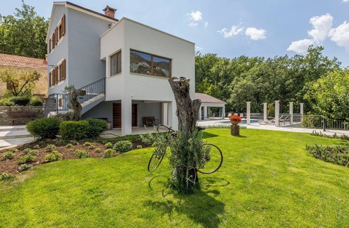 Omis Villa | Stunning private villa for 8 guests with hot tub, A/C, WIFI, private pool and TV