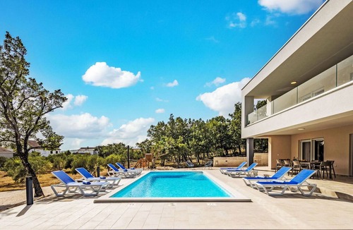 Maslenica Villa | Stunning private villa for 8 people with A/C, private pool, WIFI, TV and terrace