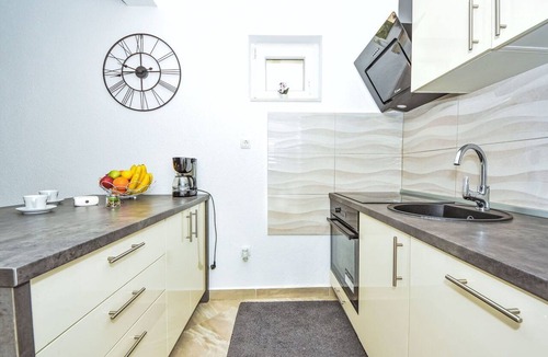 Benkovac House | Stunning private villa for 6 people with A/C, private pool, WIFI, TV and terrace