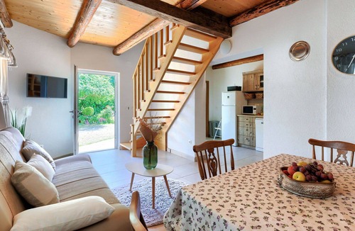 Bubani House | Stunning private villa for 4 people with WIFI, A/C, hot tub, TV and terrace