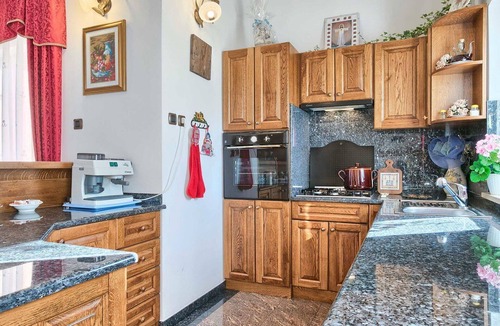 Melnica House | Stunning private villa for 10 people with WIFI, A/C, private pool, TV and terrace