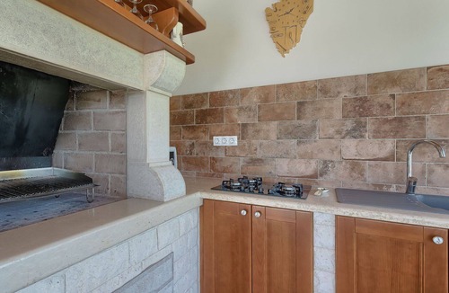 Melnica House | Stunning private villa for 10 people with WIFI, A/C, private pool, TV and terrace
