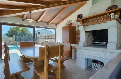 Melnica House | Stunning private villa for 10 people with WIFI, A/C, private pool, TV and terrace